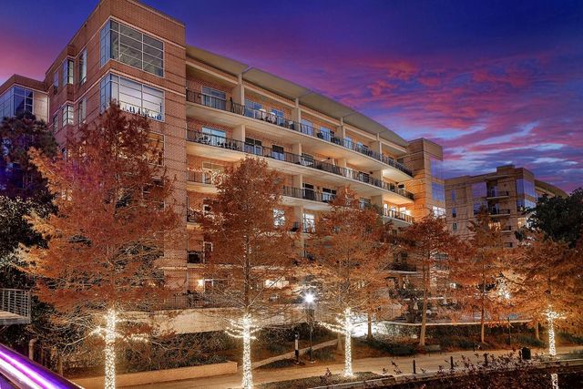 1 Waterway Court 4E, The Woodlands, TX 77380
