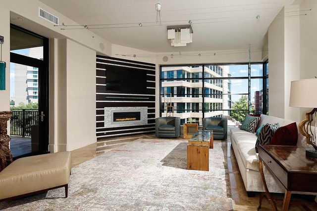 1 Waterway Court 4E, The Woodlands, TX 77380