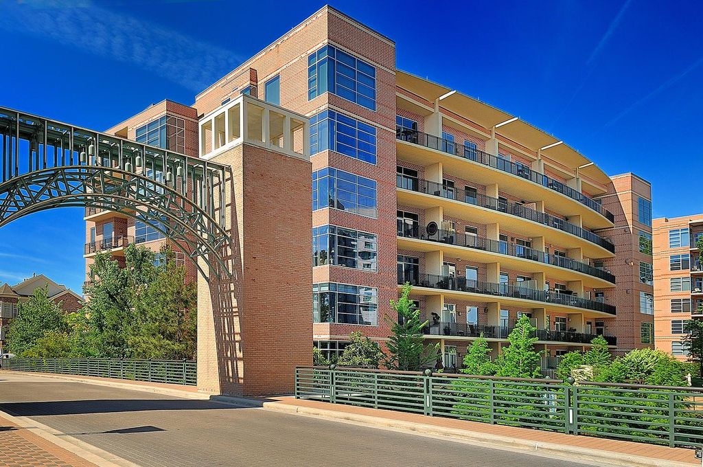 1 Waterway Court 4E, The Woodlands, TX 77380