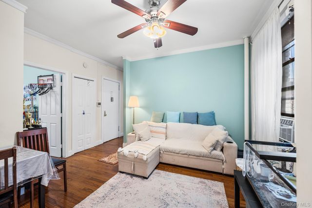 2137 33rd Street 3C, Astoria, NY 11105