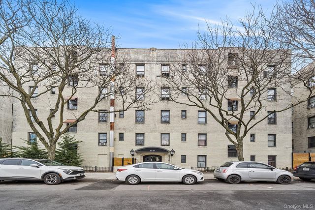 2137 33rd Street 3C, Astoria, NY 11105