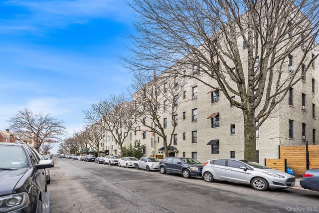 2137 33rd Street 3C, Astoria, NY 11105