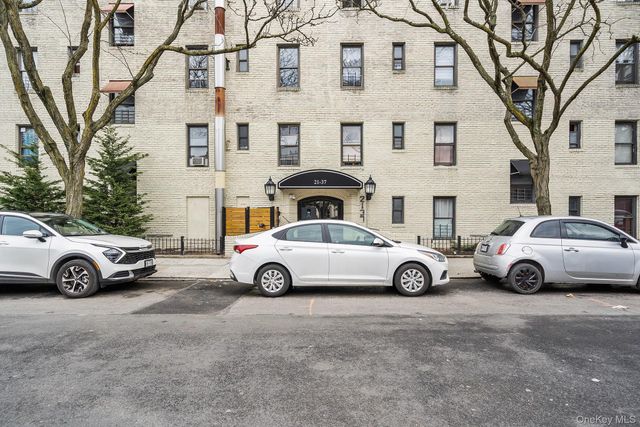 2137 33rd Street 3C, Astoria, NY 11105