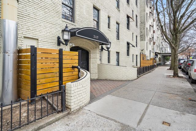 2137 33rd Street 3C, Astoria, NY 11105
