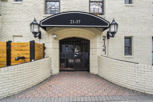 2137 33rd Street 3C, Astoria, NY 11105