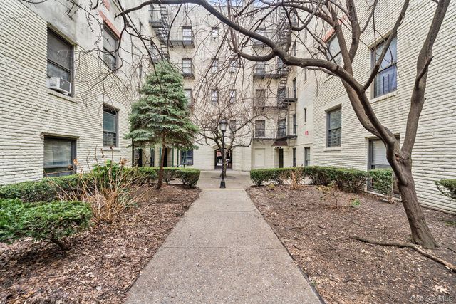 2137 33rd Street 3C, Astoria, NY 11105