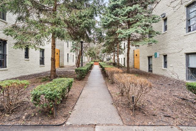 2137 33rd Street 3C, Astoria, NY 11105