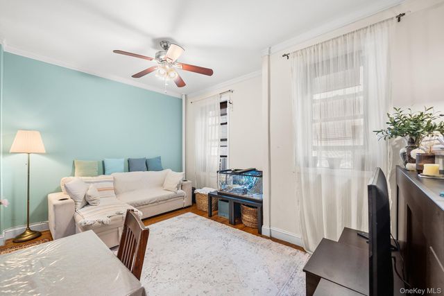 2137 33rd Street 3C, Astoria, NY 11105