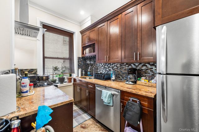 2137 33rd Street 3C, Astoria, NY 11105