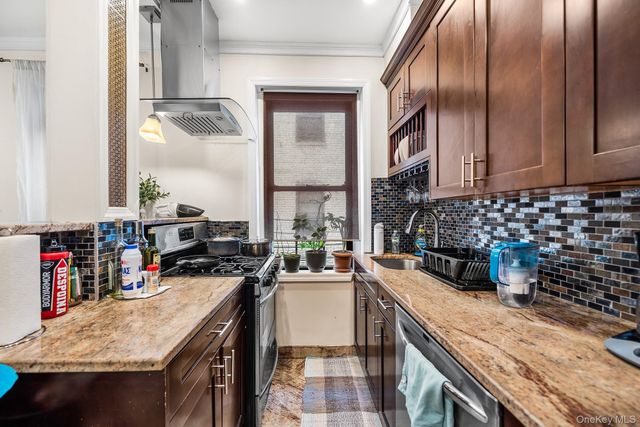 2137 33rd Street 3C, Astoria, NY 11105