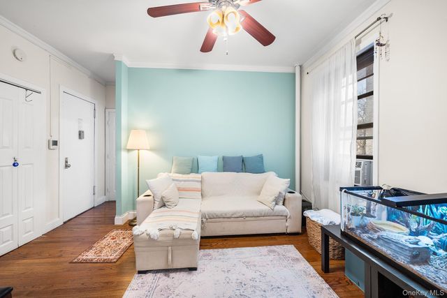 2137 33rd Street 3C, Astoria, NY 11105