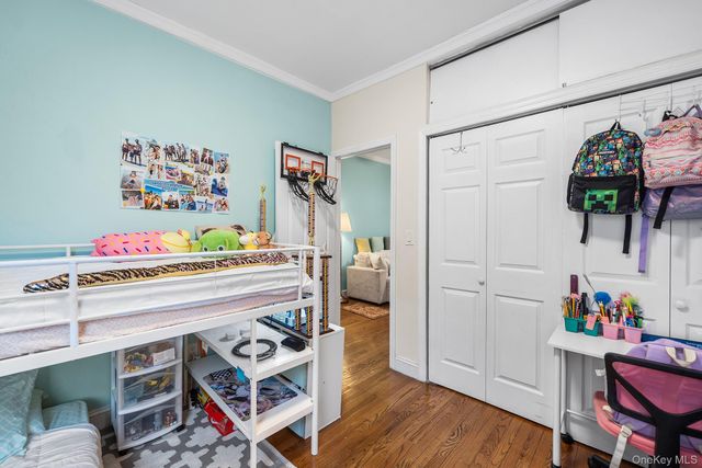 2137 33rd Street 3C, Astoria, NY 11105