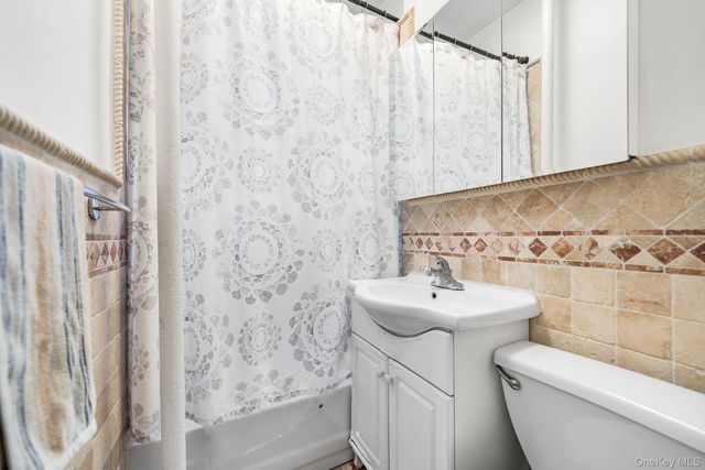 2137 33rd Street 3C, Astoria, NY 11105