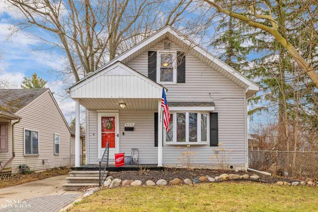 21910 Elizabeth Street, St Clair Shores, MI 48080