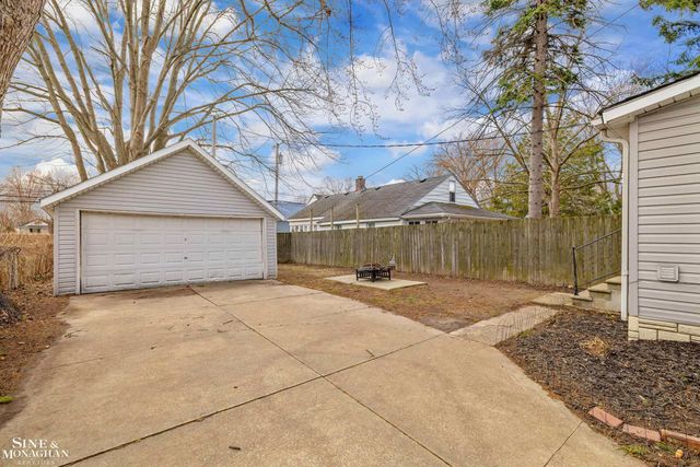 21910 Elizabeth Street, St Clair Shores, MI 48080