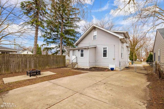 21910 Elizabeth Street, St Clair Shores, MI 48080