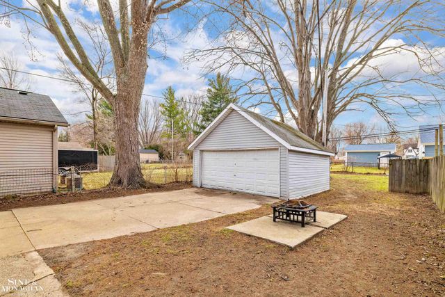 21910 Elizabeth Street, St Clair Shores, MI 48080