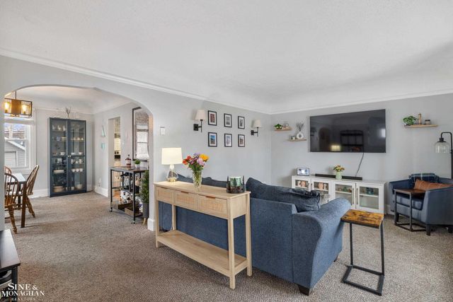 21910 Elizabeth Street, St Clair Shores, MI 48080