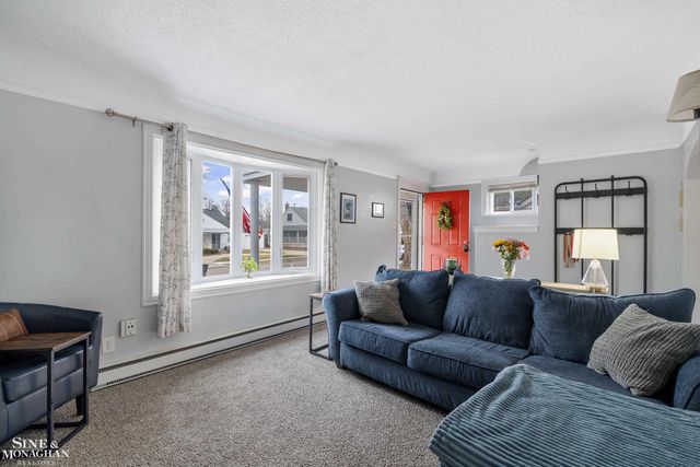 21910 Elizabeth Street, St Clair Shores, MI 48080