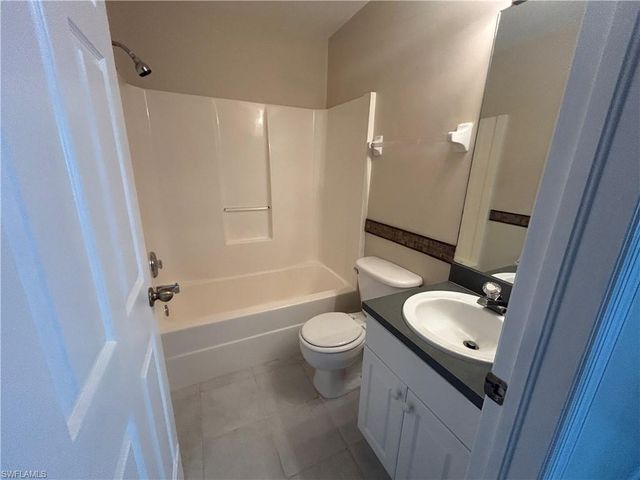 427 SE 16th ST, Cape Coral, FL 33990