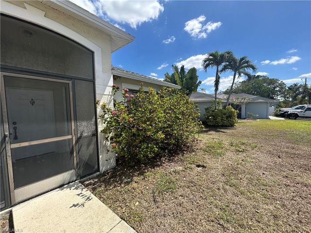 427 SE 16th ST, Cape Coral, FL 33990