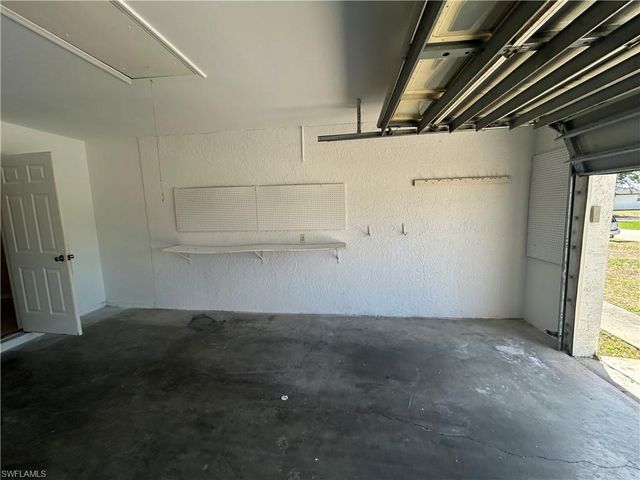 427 SE 16th ST, Cape Coral, FL 33990