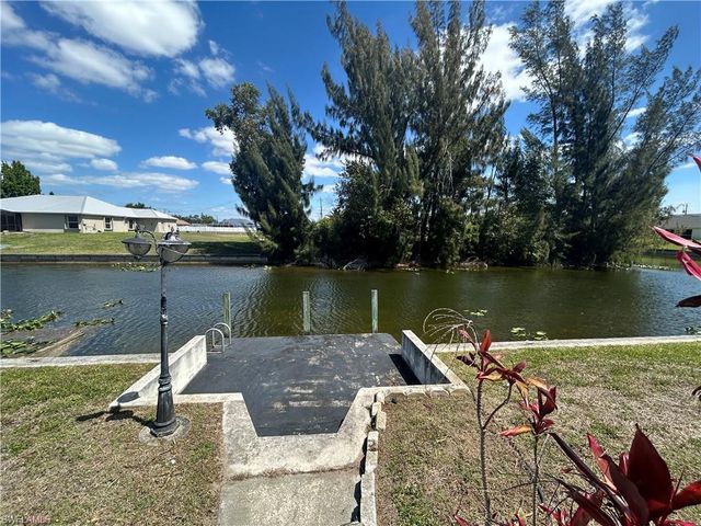 427 SE 16th ST, Cape Coral, FL 33990