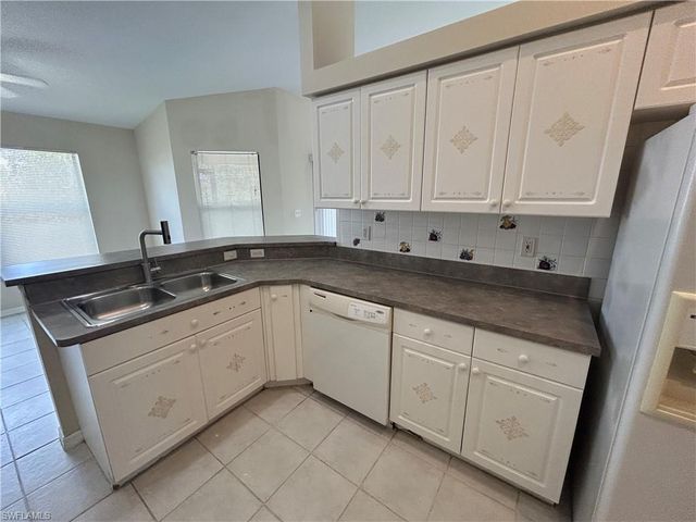 427 SE 16th ST, Cape Coral, FL 33990