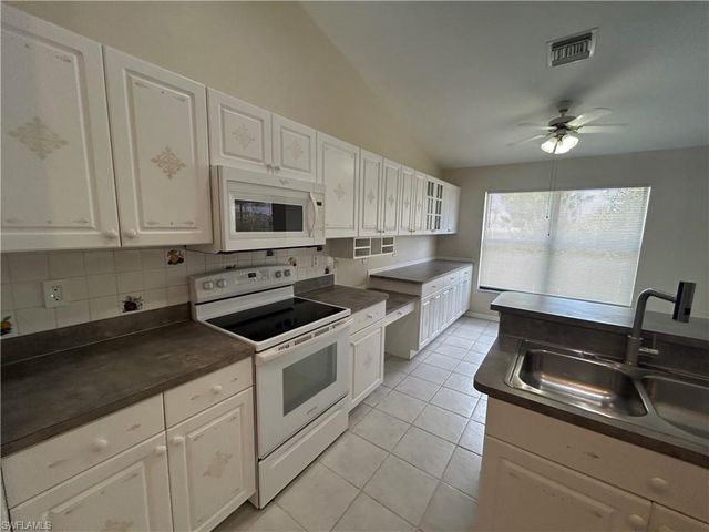 427 SE 16th ST, Cape Coral, FL 33990