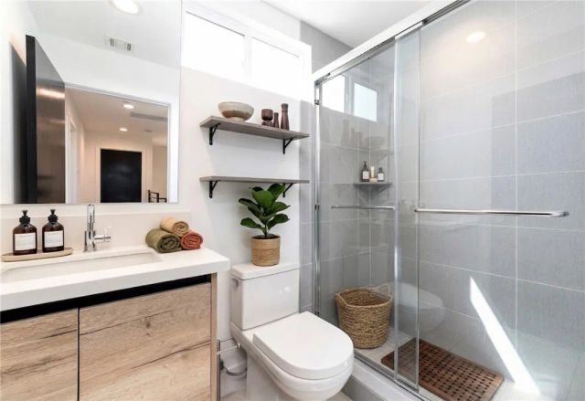 5016 Pickford Street, Los Angeles, CA 90019