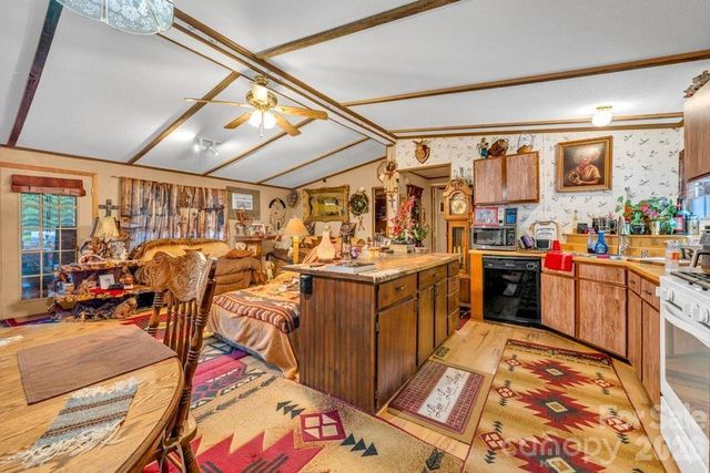 488 Wards Branch Road, Sugar Grove, NC 28679