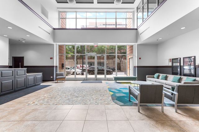 950 W MONROE Street 616, Chicago, IL 60607