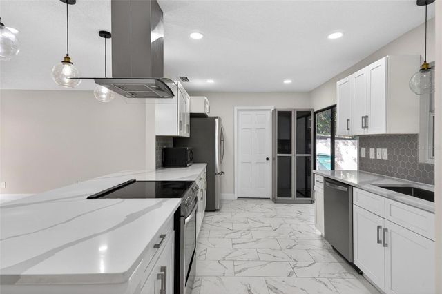 2039 JEFFERSON AVENUE, Deltona, FL 32738