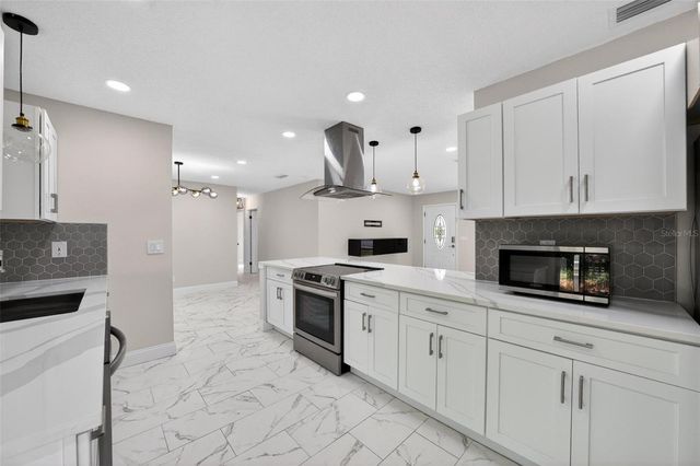 2039 JEFFERSON AVENUE, Deltona, FL 32738