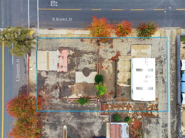 233 E 7th Street, Hanford, CA 93230