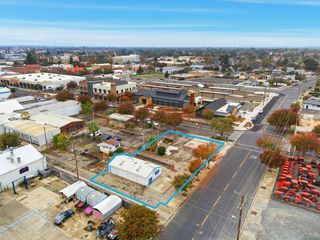 233 E 7th Street, Hanford, CA 93230