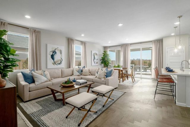 717 Villa Ticino Dr, Manteca, CA 95337