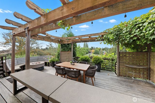 4315 52nd Avenue NE, Seattle, WA 98105