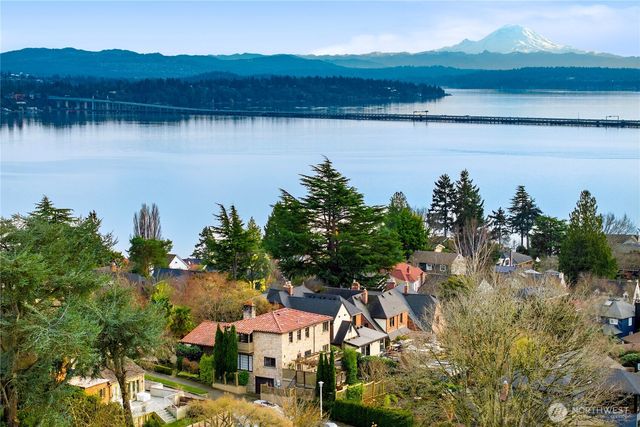 4315 52nd Avenue NE, Seattle, WA 98105