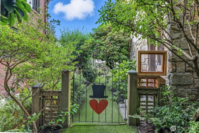 4315 52nd Avenue NE, Seattle, WA 98105