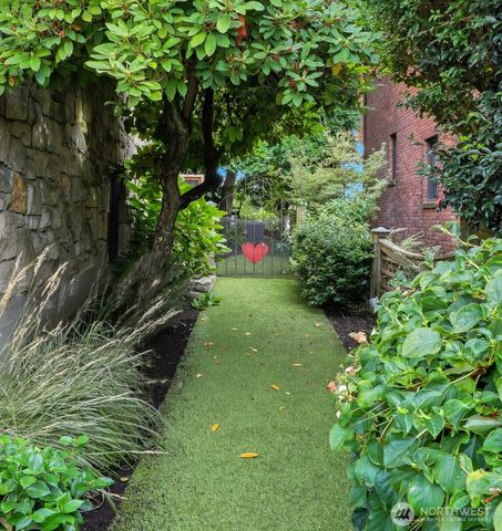 4315 52nd Avenue NE, Seattle, WA 98105