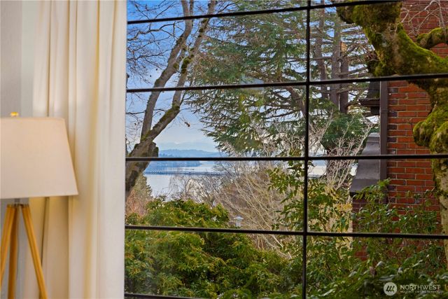 4315 52nd Avenue NE, Seattle, WA 98105