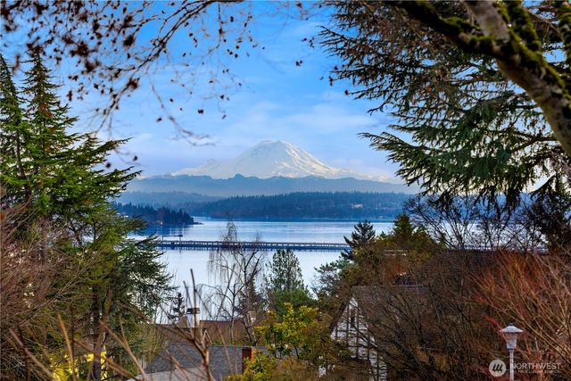 4315 52nd Avenue NE, Seattle, WA 98105