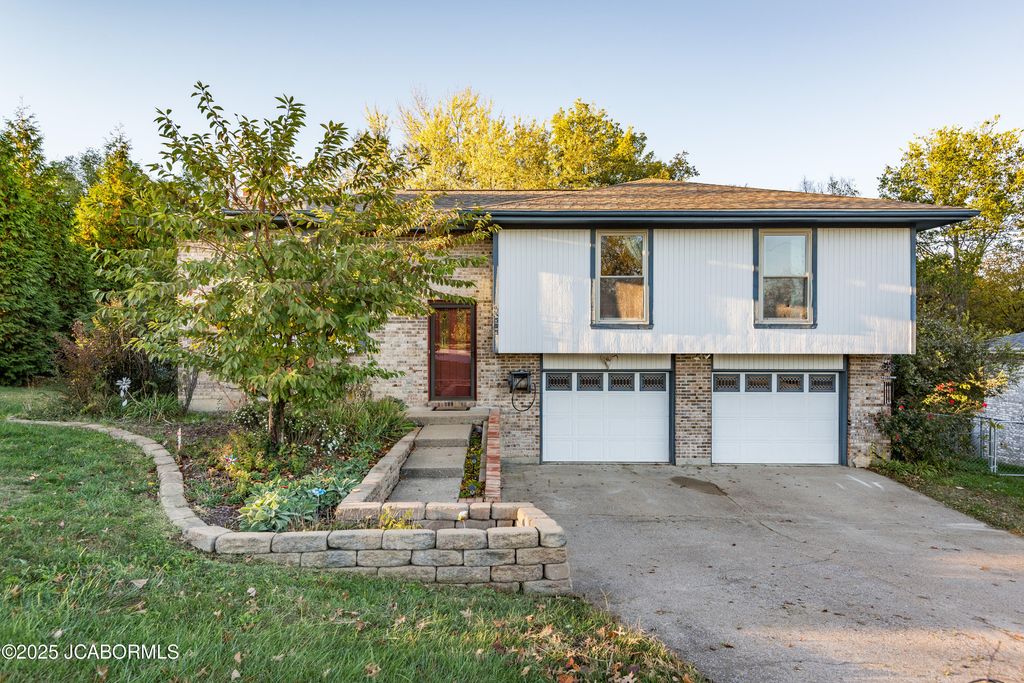 509 SUE DRIVE, Jefferson City, MO 65109