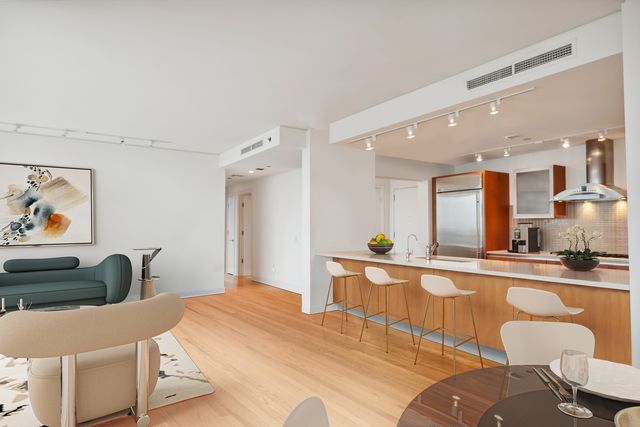 340 E Randolph Street 803, Chicago, IL 60601