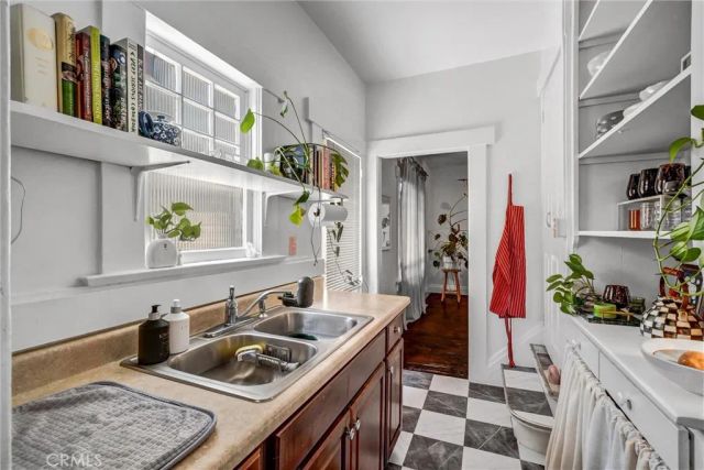839 French Street, Santa Ana, CA 92701