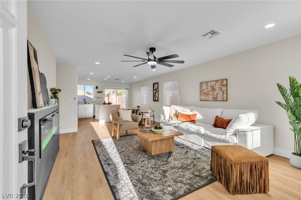 5822 Count Fleet Street, Las Vegas, NV 89113 — exterior