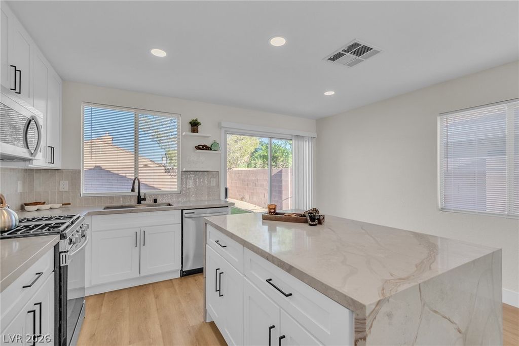 5822 Count Fleet Street, Las Vegas, NV 89113 — photo 4
