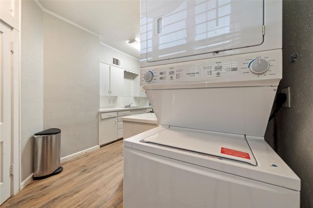 201 W 31st ST B, Austin, TX 78705