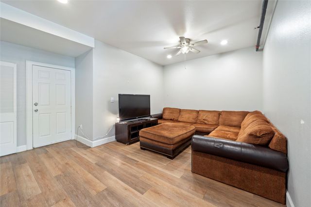 201 W 31st ST B, Austin, TX 78705